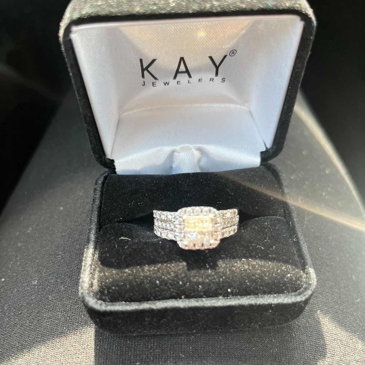 Multi-diamond Engagement Ring & Wedding Band Set