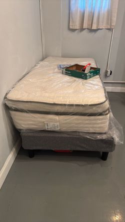 Free avocado matress in Twin XL