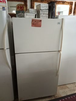 Roper Refrigerator white ex large white excellent . Warranty . Delivery available . 2203 Fowler st. Ft. Myers 33901