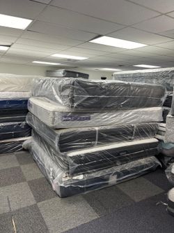 Christmas Blowout Savings – Premium Mattresses at Holiday Prices