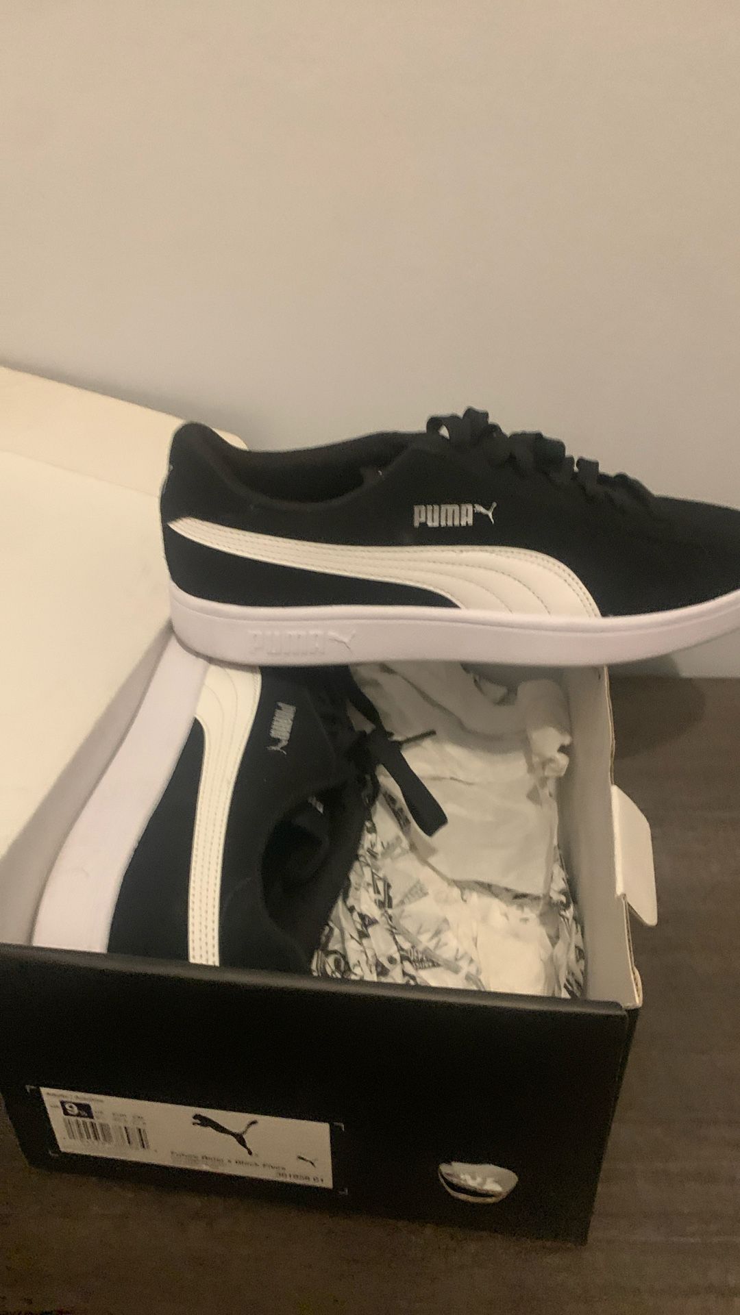 Puma Suede Classic Black/White Suede Sneakers Size 10