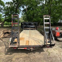 Heavy equipment trailer
