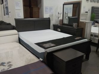 New 4pc queen size bedroom set tax included free delivery