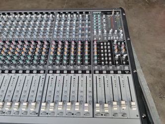 Mackie Onyx 32.4 32-channel Mixer with Road Case in Great