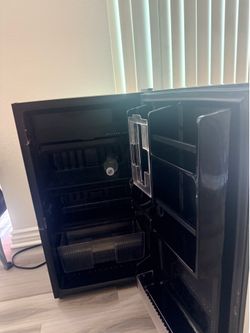 Mini fridge