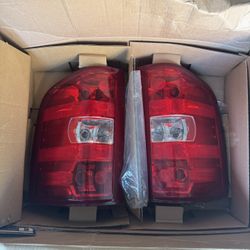 Pair OEM Tail Lights – 2010 Chevrolet Silverado (LH+RH) – Standard Red Lens