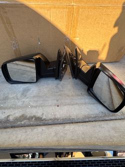 2014 Toyota Tundra front grill & L&R mirrors