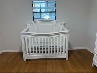 Baby Crib with Chest Set