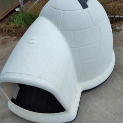 XL Igloo Style Dog House 