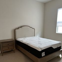 BRAND NEW!!! Full Size Bedroom Set.