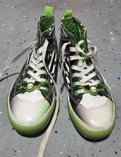 Girls Shoes: (Size 5— 6.5)