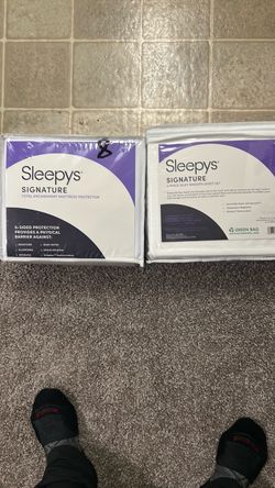 Sleepys queen size mattres protector and full sheet set