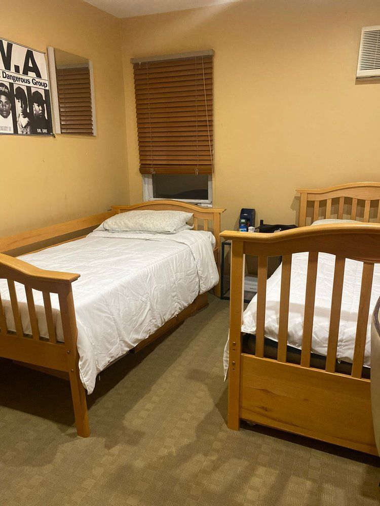 Two orbelle twin bed with trundle