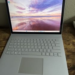 💻 Fast and Snappy Microsoft Surface Book 2 - 13.5" Detachable 2-in-1