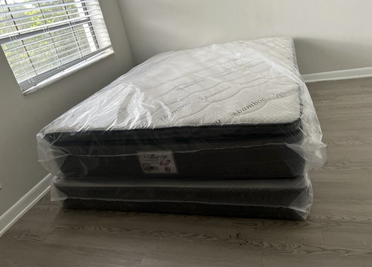 NEW MATTRESS QUEEN SIZE PILLOW TOP WITH BOX SPRING  - FREE DELIVERY 🚚