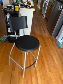 🌟FREE🌟 2 bar stools