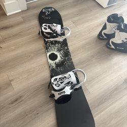 SNOWBOARD WITH CARRYING CASE