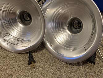 2 Heat Lamps