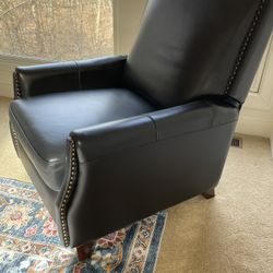 Brand New Leather Recliners (2)