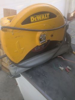 DeWalt 14" chop saw with keyless blade changing system