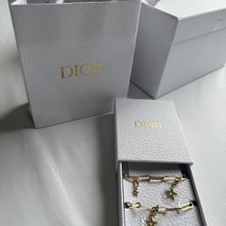 Dior Charm