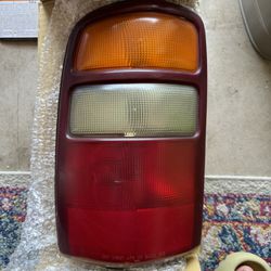 2001 Chevy Tahoe Taillight 