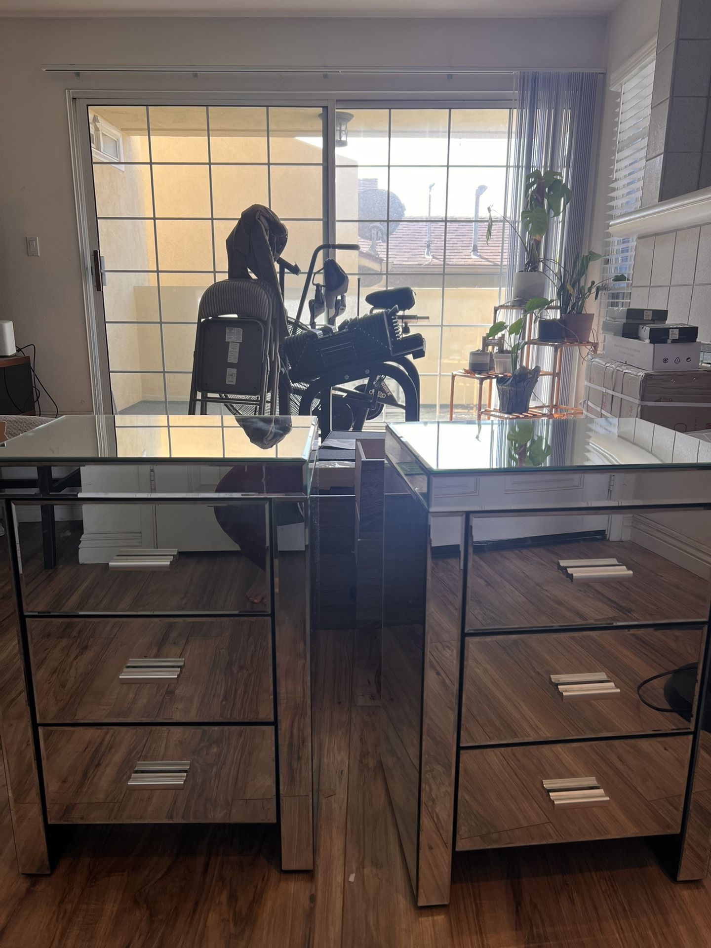 Set Of Two Mirrored Nightstands