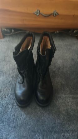 Winter boots size 10