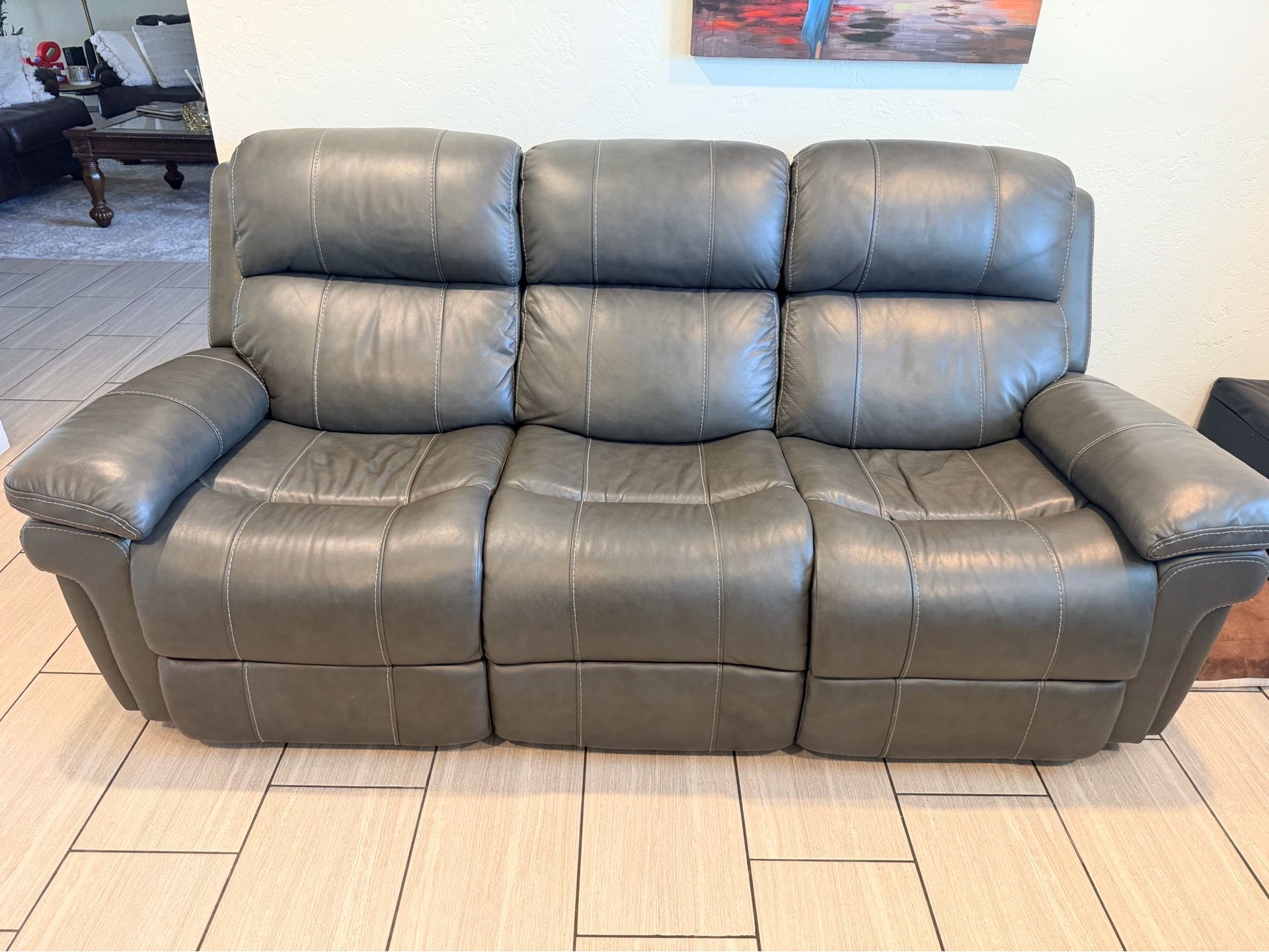 Dual Power Leather Reclining Sofa – Luxury & Comfort