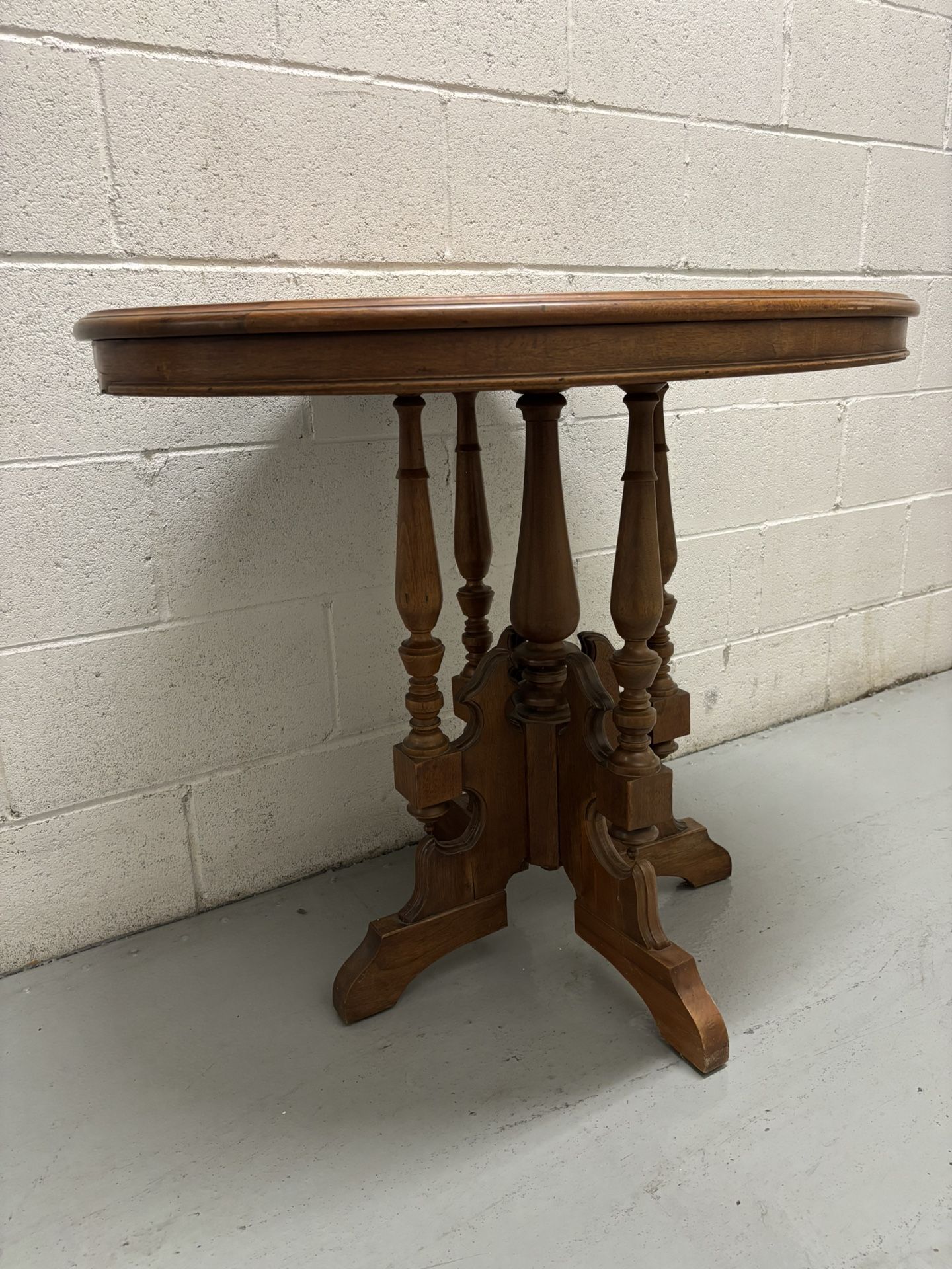 Antique Victorian Style Oval Parlor Accent Table 