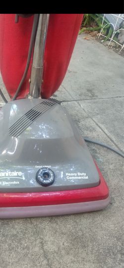 Commercial vacuum in good condition come with extra bell