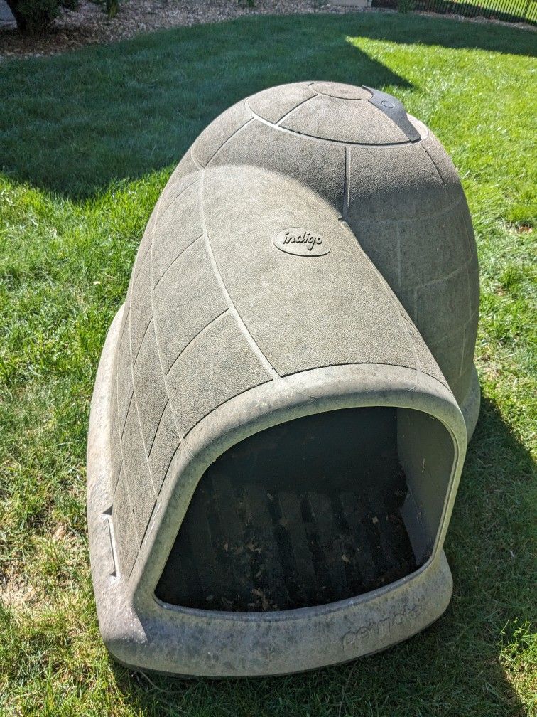 Petmate Indigo Dog House/Igloo Large