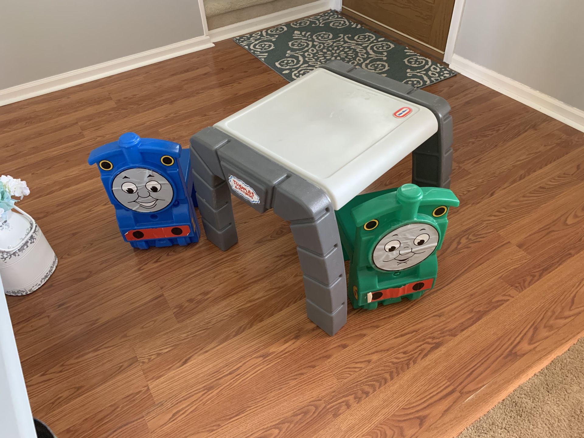 Thomas kids desk table and chairs