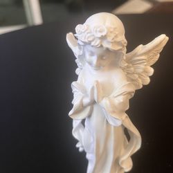 Beautiful Angel Statue for you or a Special Mother on Mother’s Day