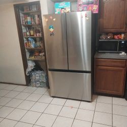 Samsung Bespoke 29 Cu. Ft French DOOR REFRIGERATOR-LIKE NEW 