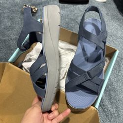 Baretraps Women Sandals Size 8