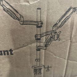 3 Monitor Desk Mounting Station. 