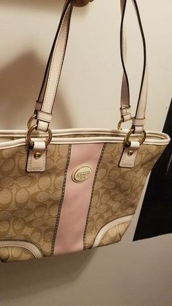 Coach mint med, tote wit free small change purse
