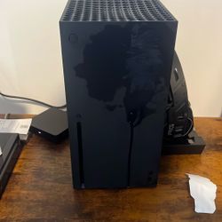 Xbox Series X 1Tb -  With Controller - Used Very Good Condition