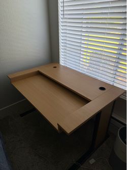 Computer desk