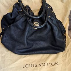 "EXCELLENT CONDITIONS "AUTHENTIC LOUIS VUITTON MAHINA BLACK LEATHER SHOULDER BAG WITH DUSTBAG 500$