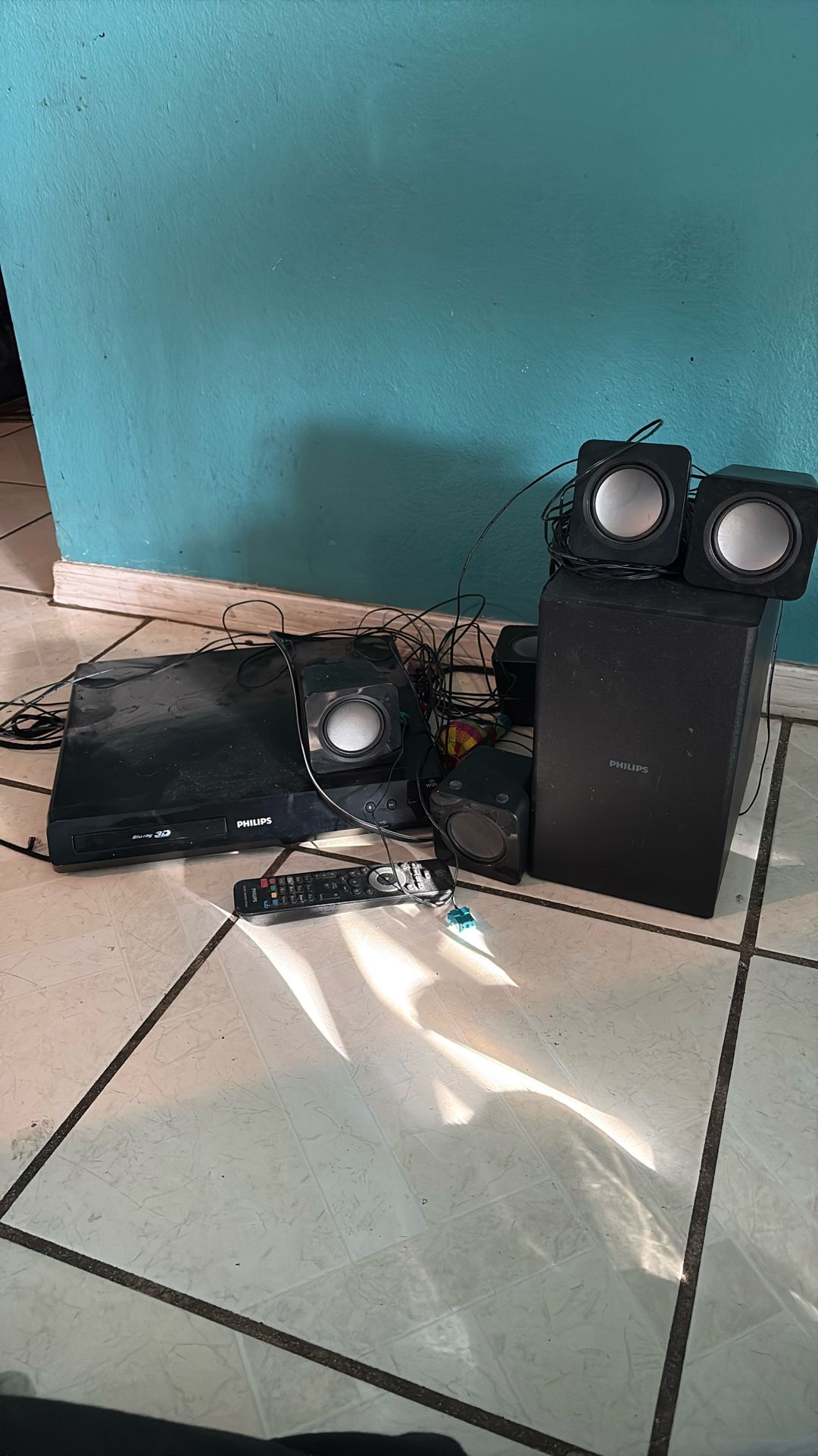 Philips Blu-ray 3D Player with Speakers 