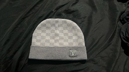 Lv hat