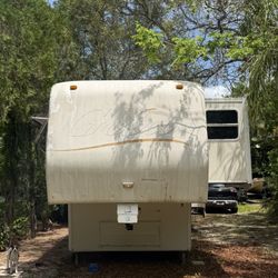 Fifth Wheel Trailer