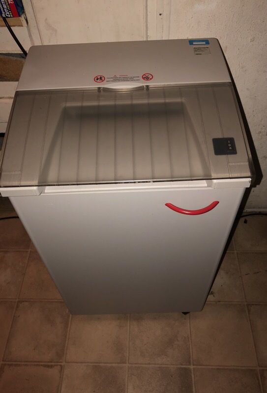 Destroy it ideal model #2602 business shredder