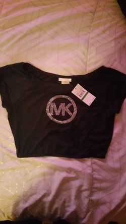 Michael kores top size large but can fit smaller
