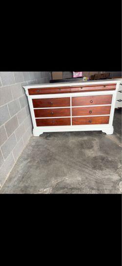❤️BEAUTIFUL SOLID WOOD TALL DRESSER 66” x 18.5” x 38”❤️