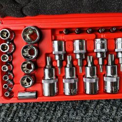 30 PC Star Socket & Bit Set