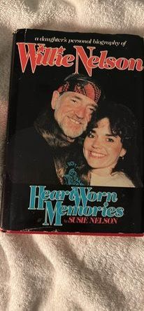 HEART WORN MEMORIES A Daughters Personal Biography Of Willie Nelson. /  SIGNED BY SUSIE NELSON