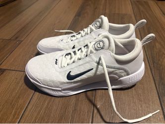 White court zoom NXT